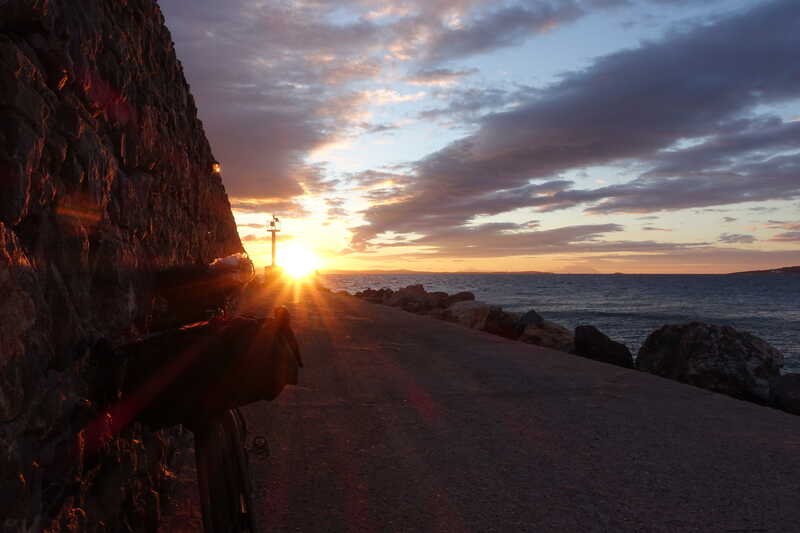 Sonnenaufgang am Hafen